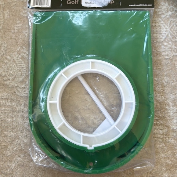 Brand New Aviat Golf Practice Putting Cup Portable Set of 6 Colorful Golf Balls - Picture 3 of 6